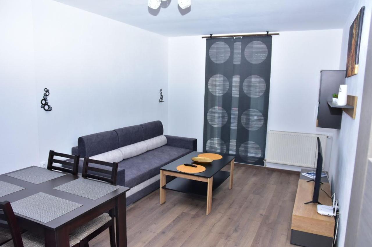 Apartament Dabe Hd Hunedoara Eksteriør billede