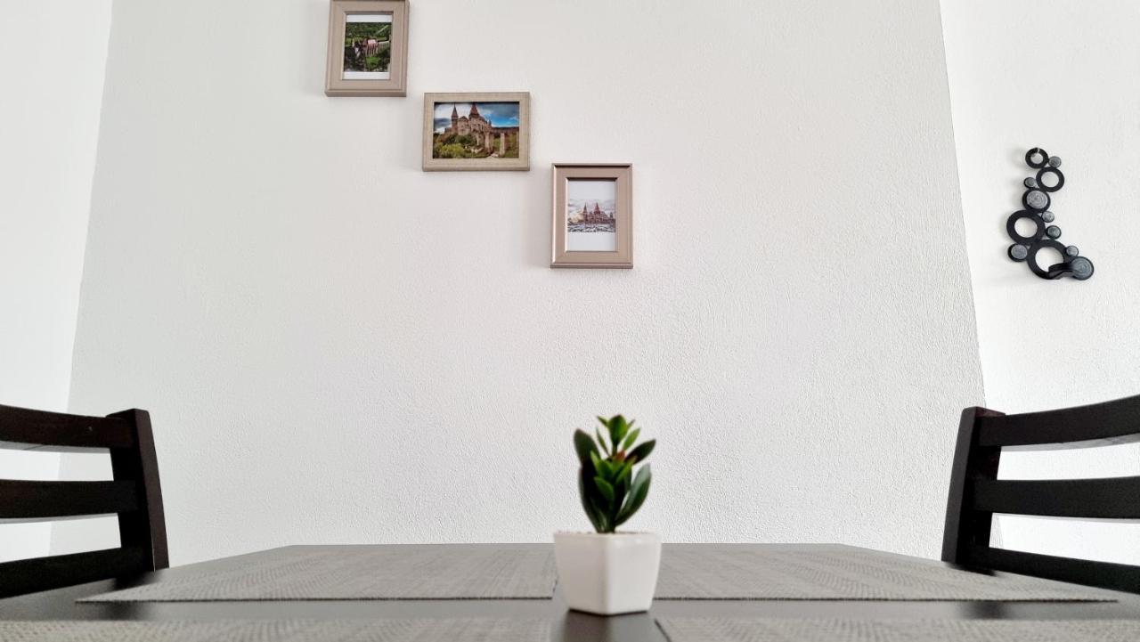 Apartament Dabe Hd Hunedoara Eksteriør billede