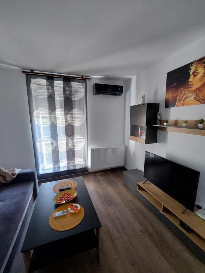 Apartament Dabe Hd Hunedoara Eksteriør billede